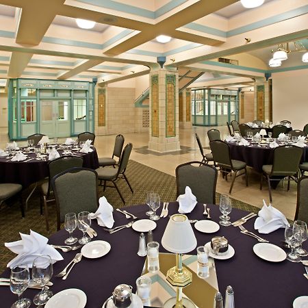 Crowne Plaza Indianapolis-Dwtn-Union Stn By Ihg Hotel Exterior photo