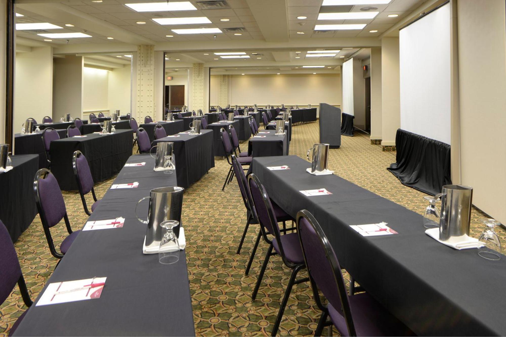 Crowne Plaza Indianapolis-Dwtn-Union Stn By Ihg Hotel Exterior photo