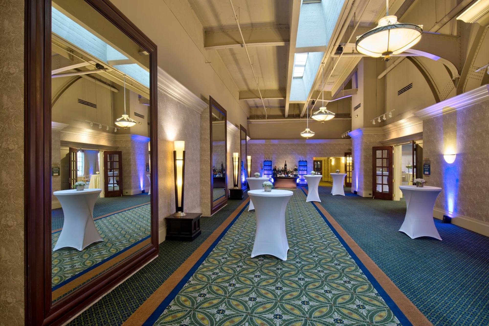 Crowne Plaza Indianapolis-Dwtn-Union Stn By Ihg Hotel Exterior photo